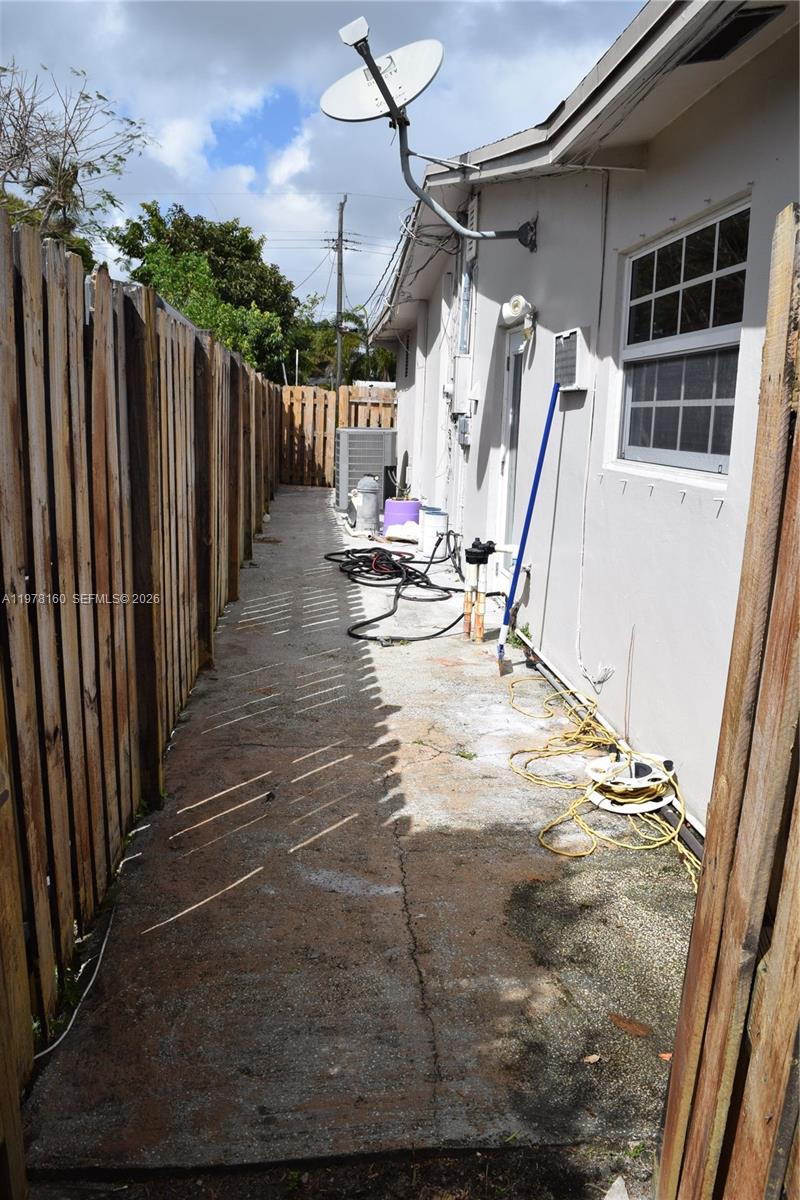 5317 Van Buren St Hollywood, FL 33021