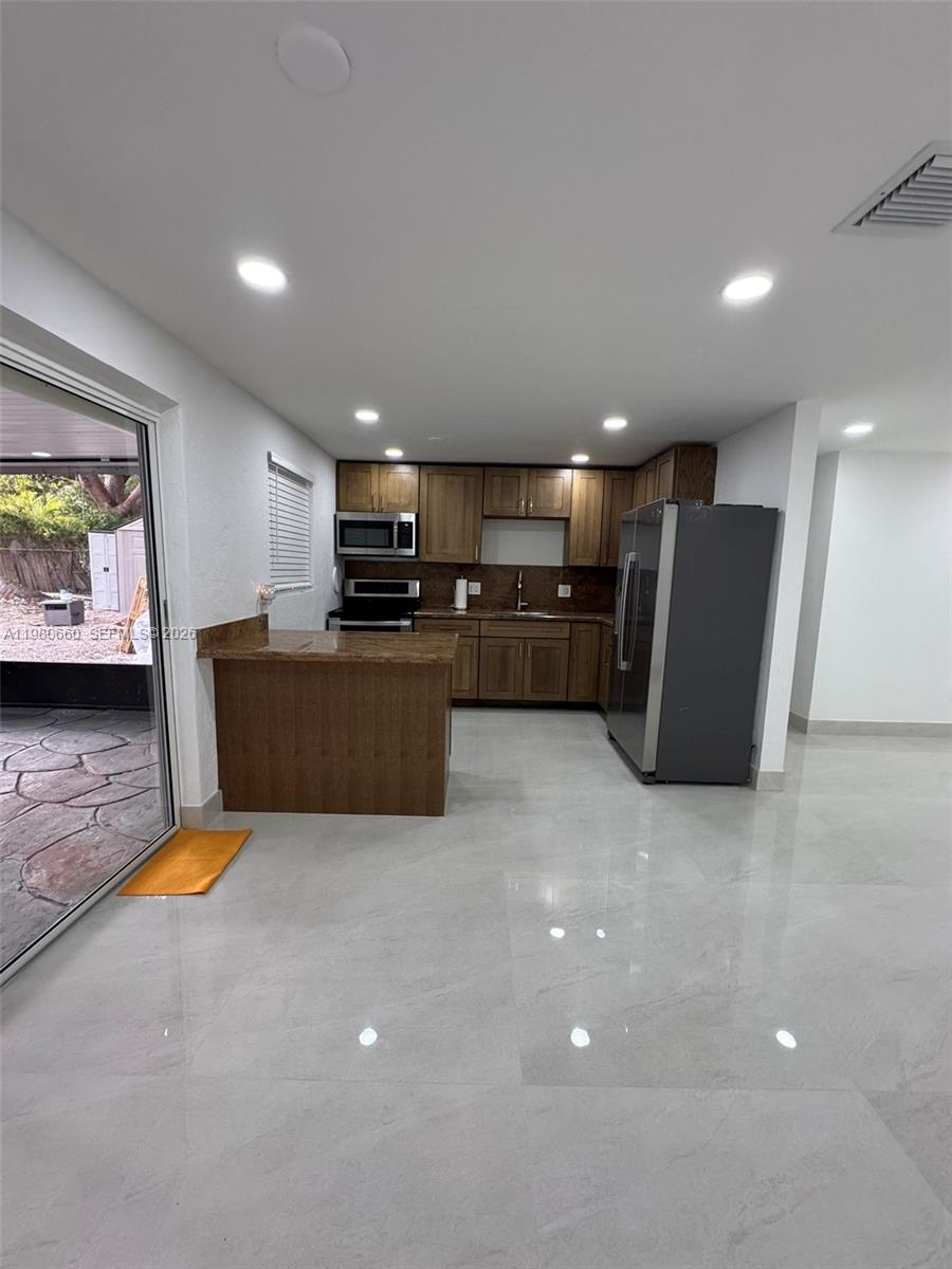 664 Colson Dr Key Largo, FL 33037