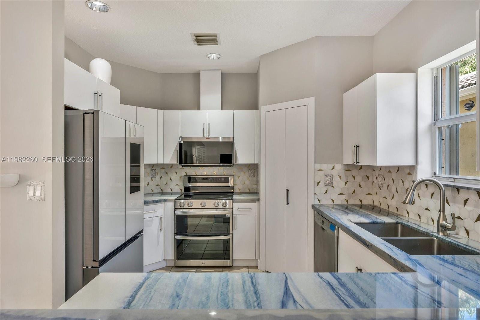 9057 SW 161st Ter Palmetto Bay, FL 33157