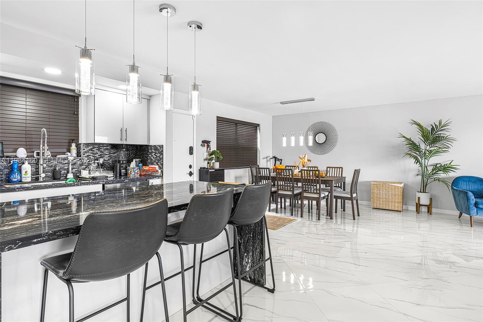 605 Ives Dairy Rd #305-7 Miami, FL 33179