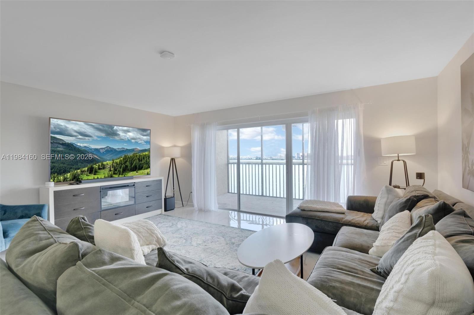 605 Ives Dairy Rd #305-7 Miami, FL 33179