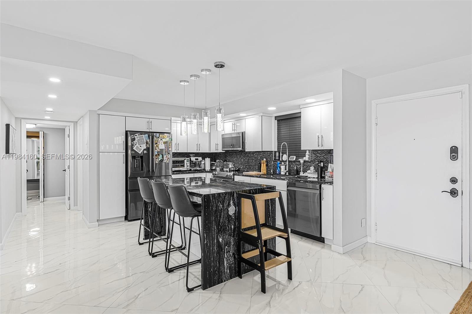 605 Ives Dairy Rd #305-7 Miami, FL 33179