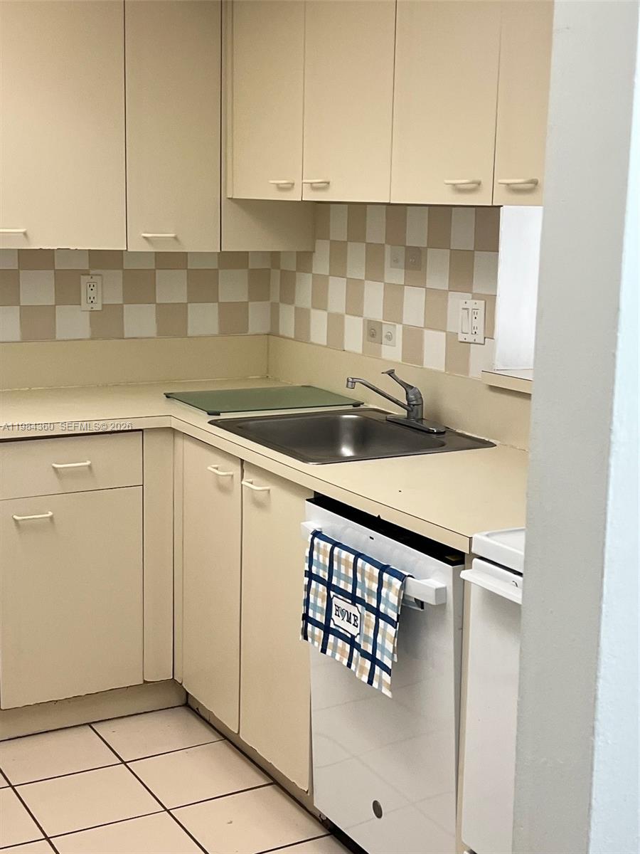 10431 N Kendall Dr #D314 Miami, FL 33176