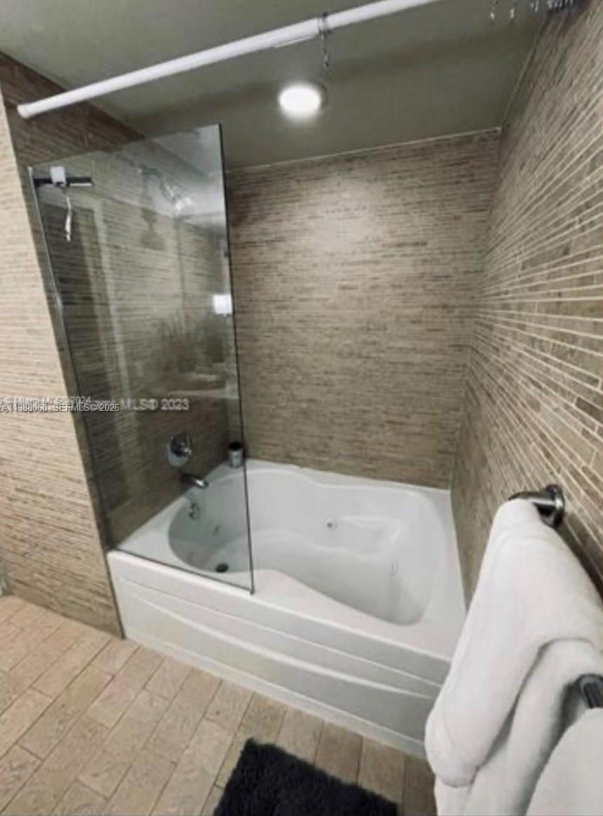 image 50 Biscayne Condo10