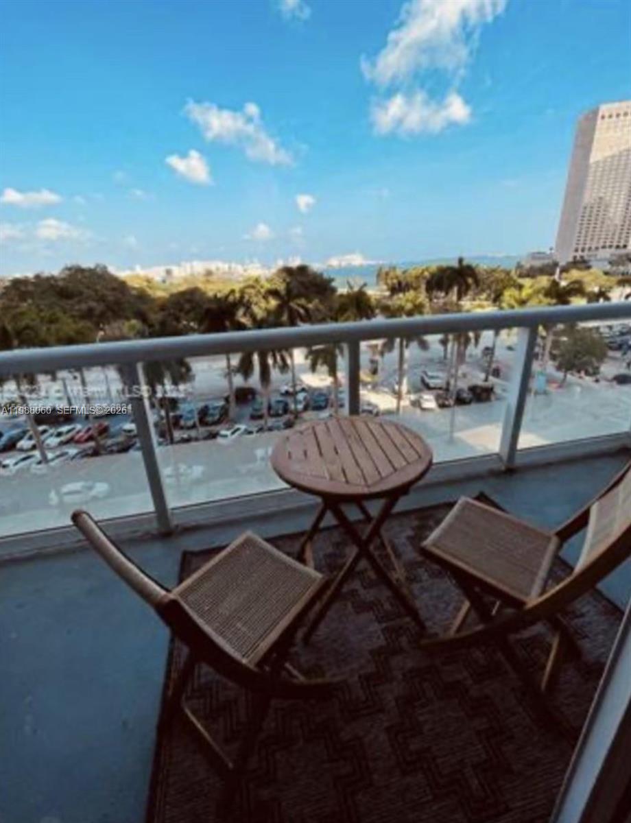 image 50 Biscayne Condo11