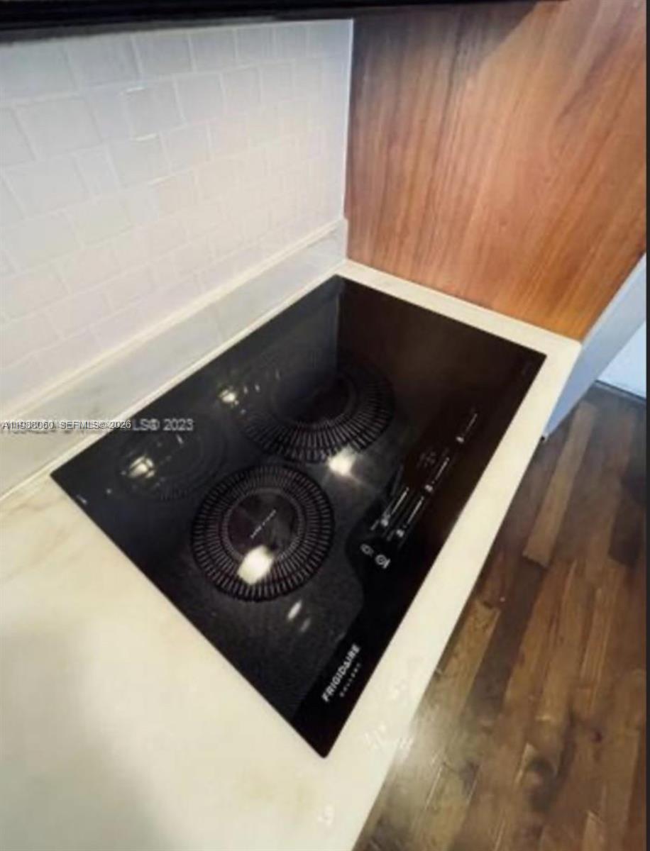 image 50 Biscayne Condo4