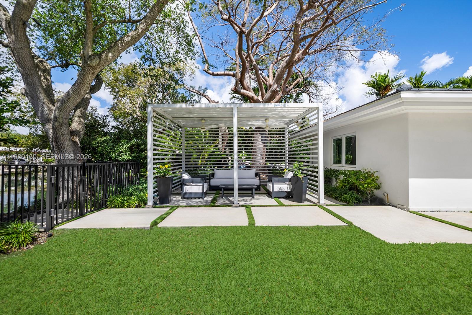 6120 Riviera Dr Coral Gables, FL 33146