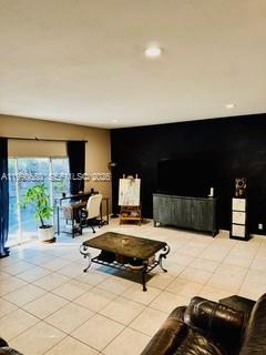 1040 NW 185th Ave Pembroke Pines, FL 33029