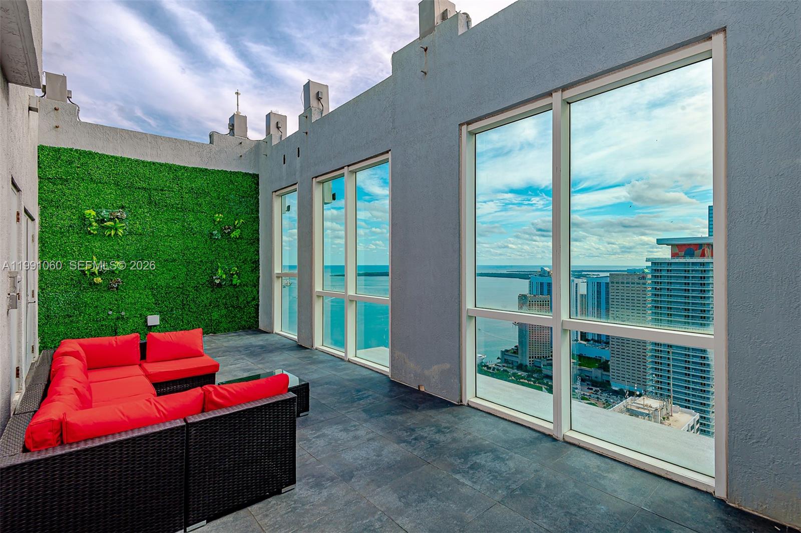 244 Biscayne Blvd #UPH-4907 Miami, FL 33132