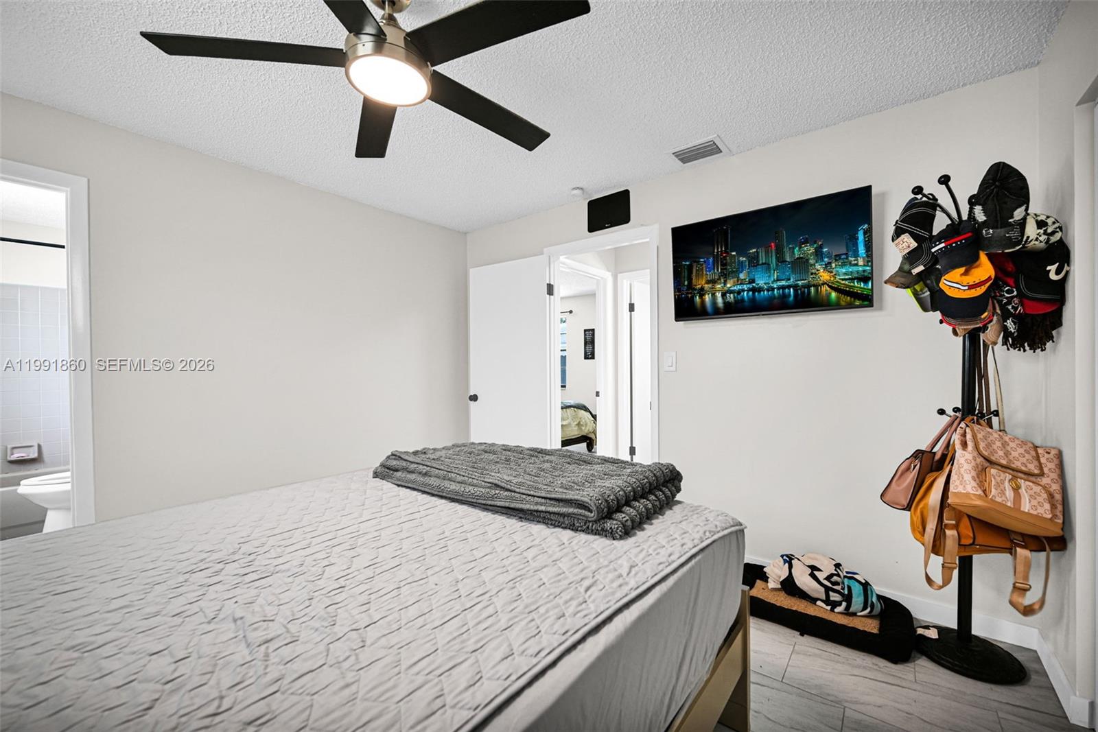 2934 NW 94th St Miami, FL 33147