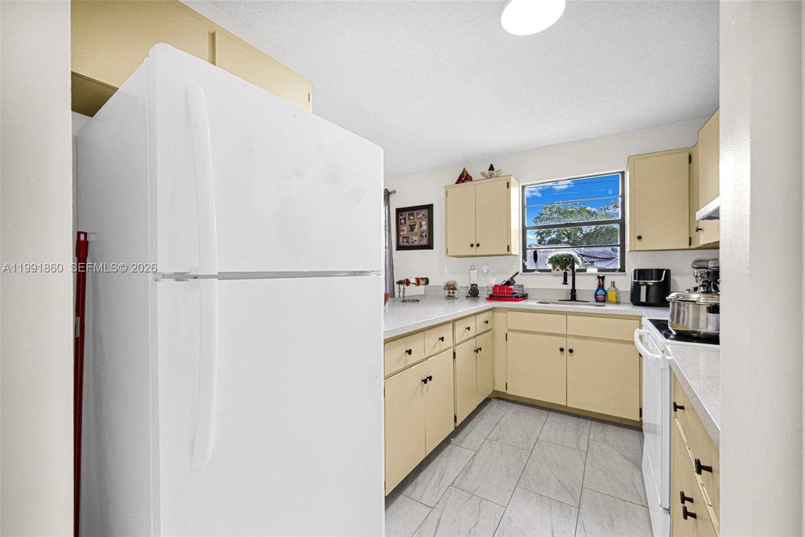 2934 NW 94th St Miami, FL 33147