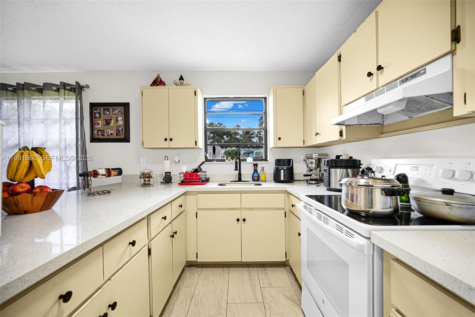 2934 NW 94th St Miami, FL 33147