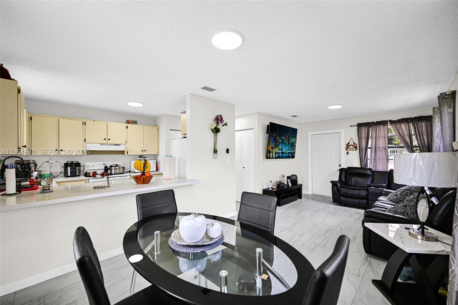 2934 NW 94th St Miami, FL 33147