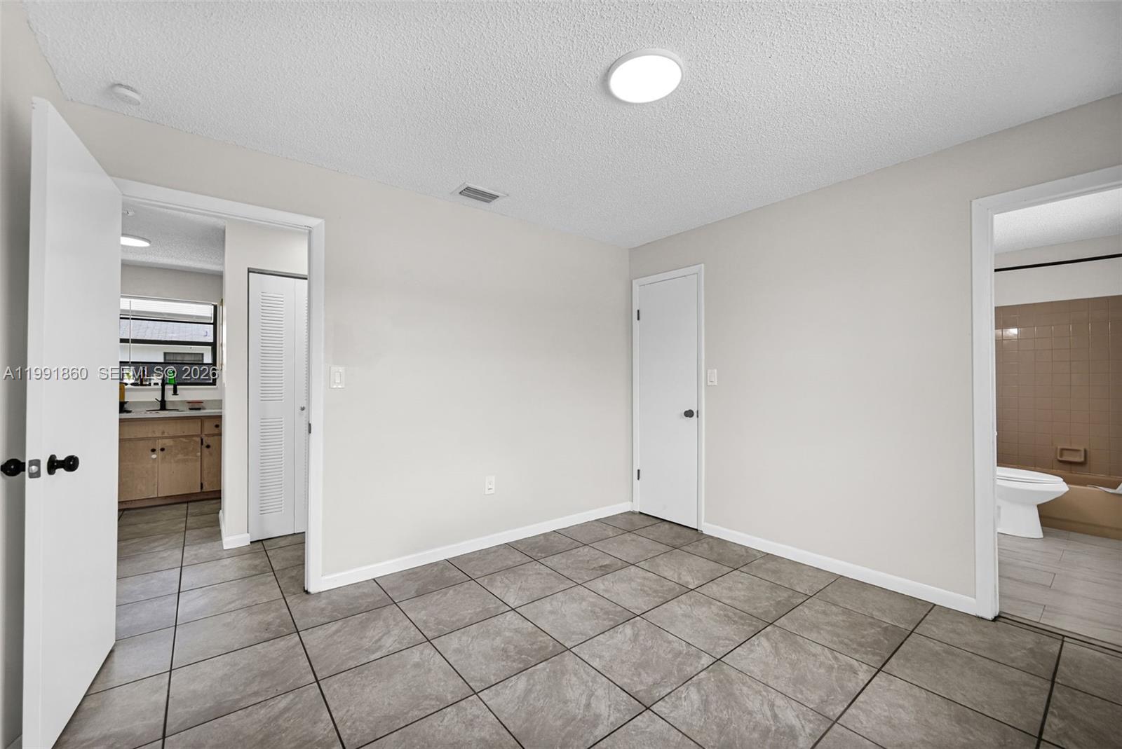 2934 NW 94th St Miami, FL 33147