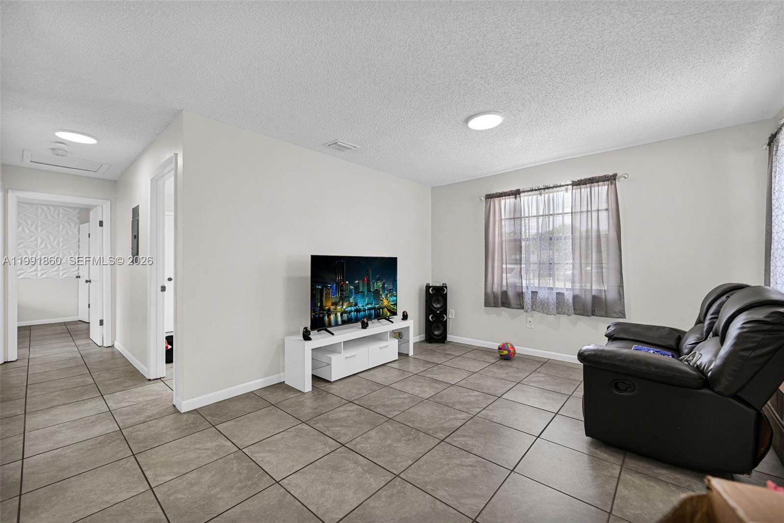 2934 NW 94th St Miami, FL 33147