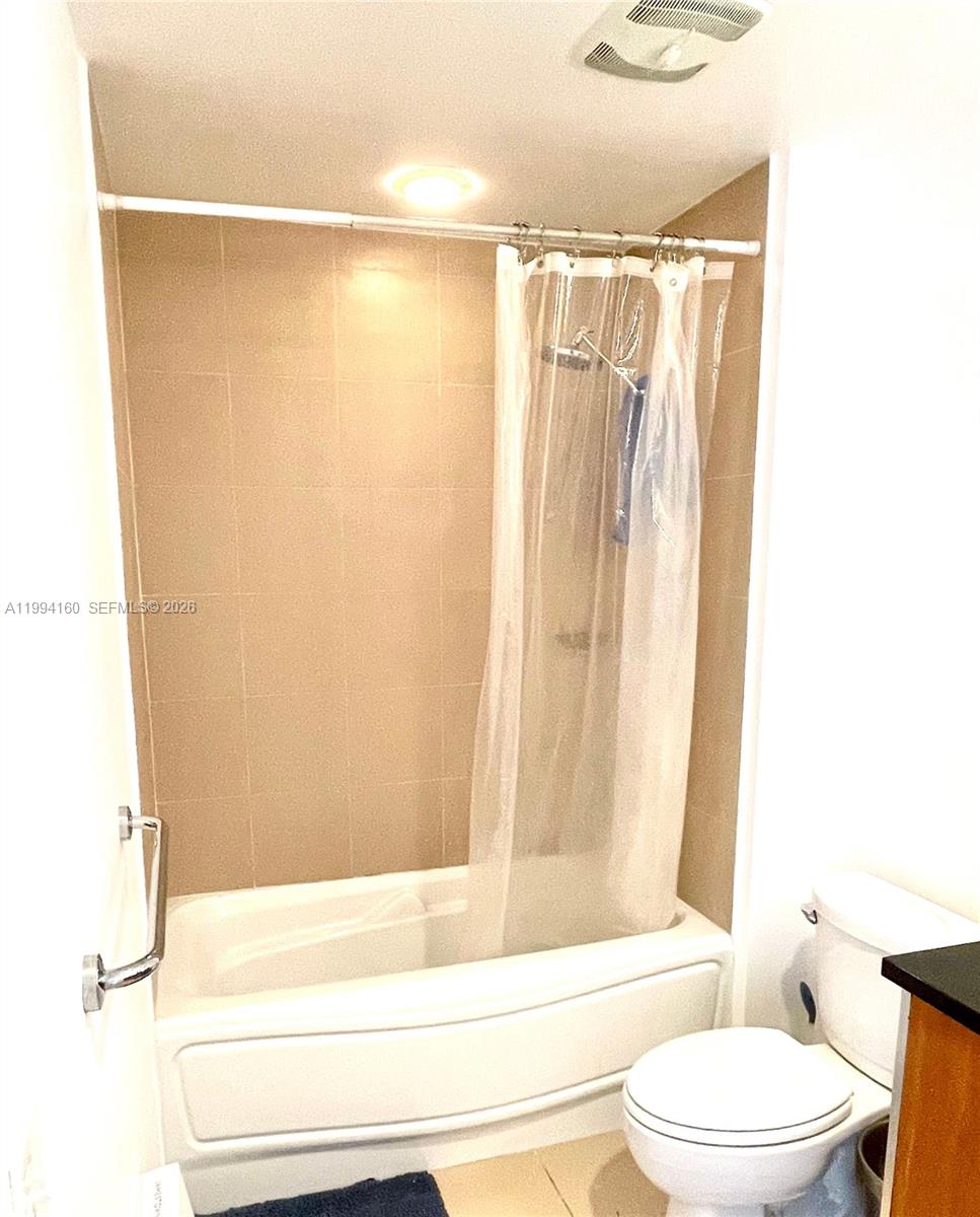 300 S Biscayne Blvd #T-2012 Miami, FL 33131