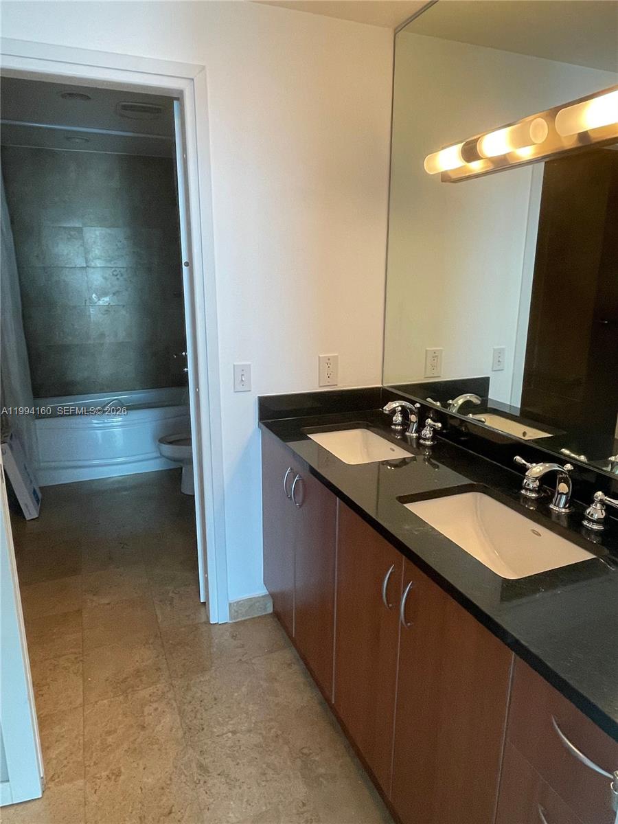 300 S Biscayne Blvd #T-2012 Miami, FL 33131