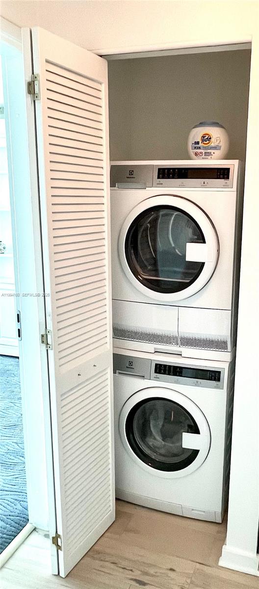 300 S Biscayne Blvd #T-2012 Miami, FL 33131