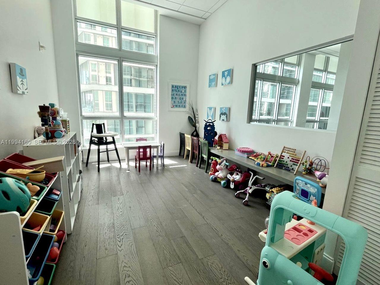 300 S Biscayne Blvd #T-2012 Miami, FL 33131