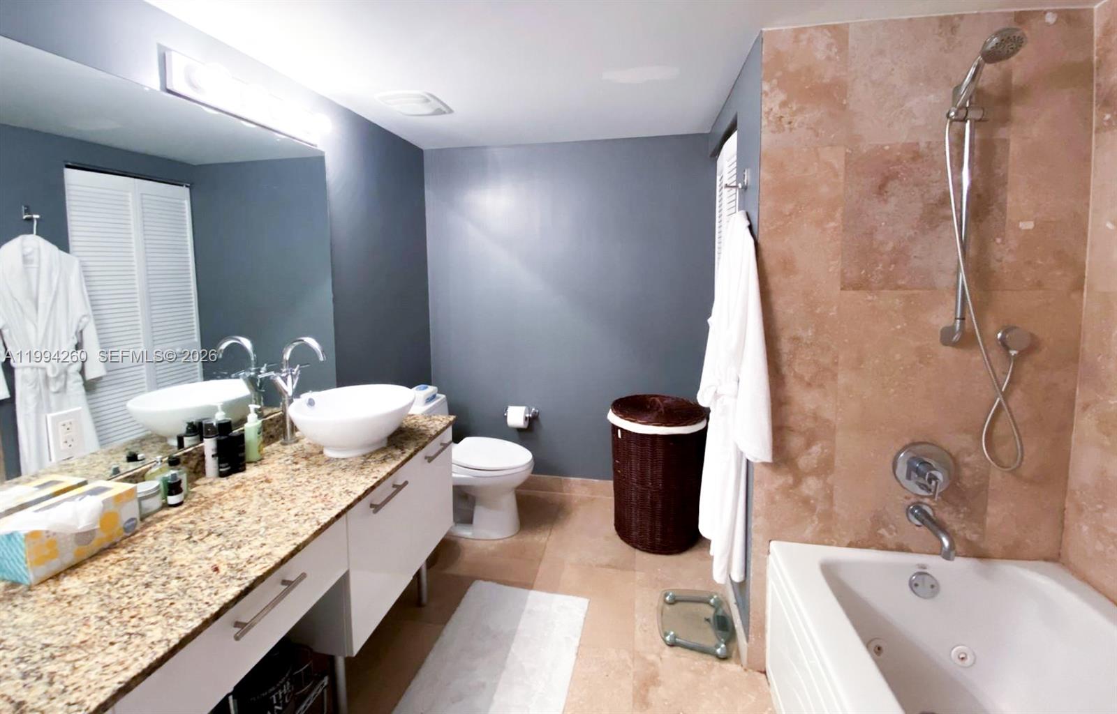 image Brickell on the River South3