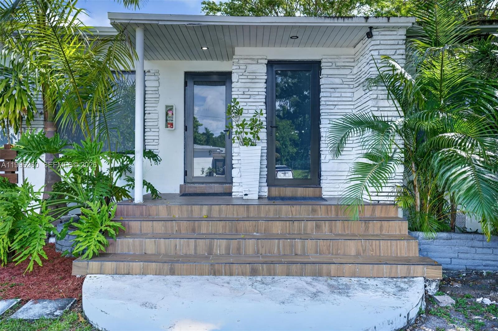 7811 NE 10th Ct Miami, FL 33138