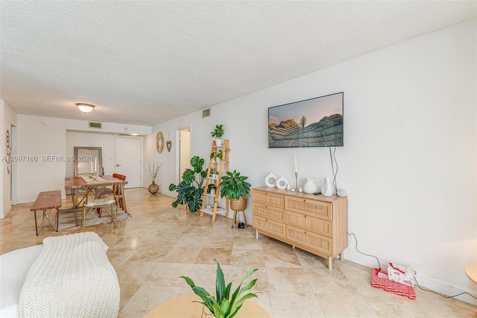 6039 Collins Ave #1607 Miami Beach, FL 33140