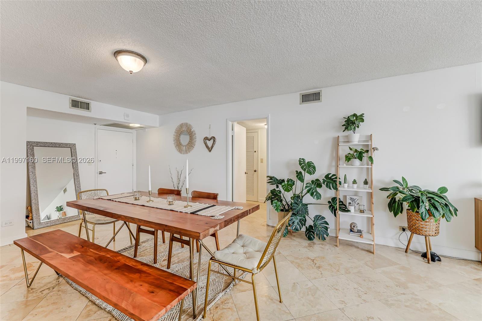 6039 Collins Ave #1607 Miami Beach, FL 33140