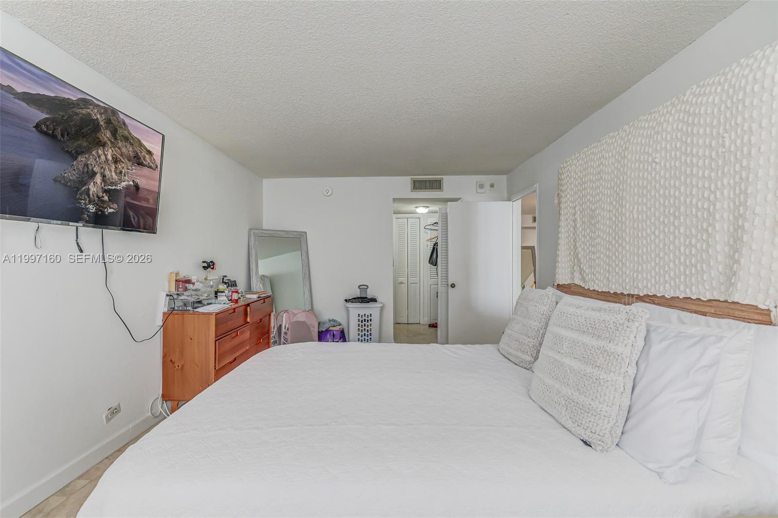 6039 Collins Ave #1607 Miami Beach, FL 33140