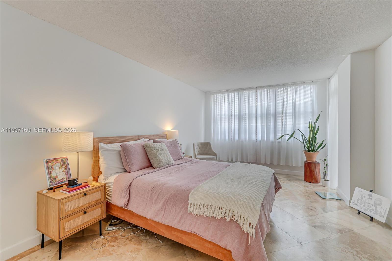 6039 Collins Ave #1607 Miami Beach, FL 33140
