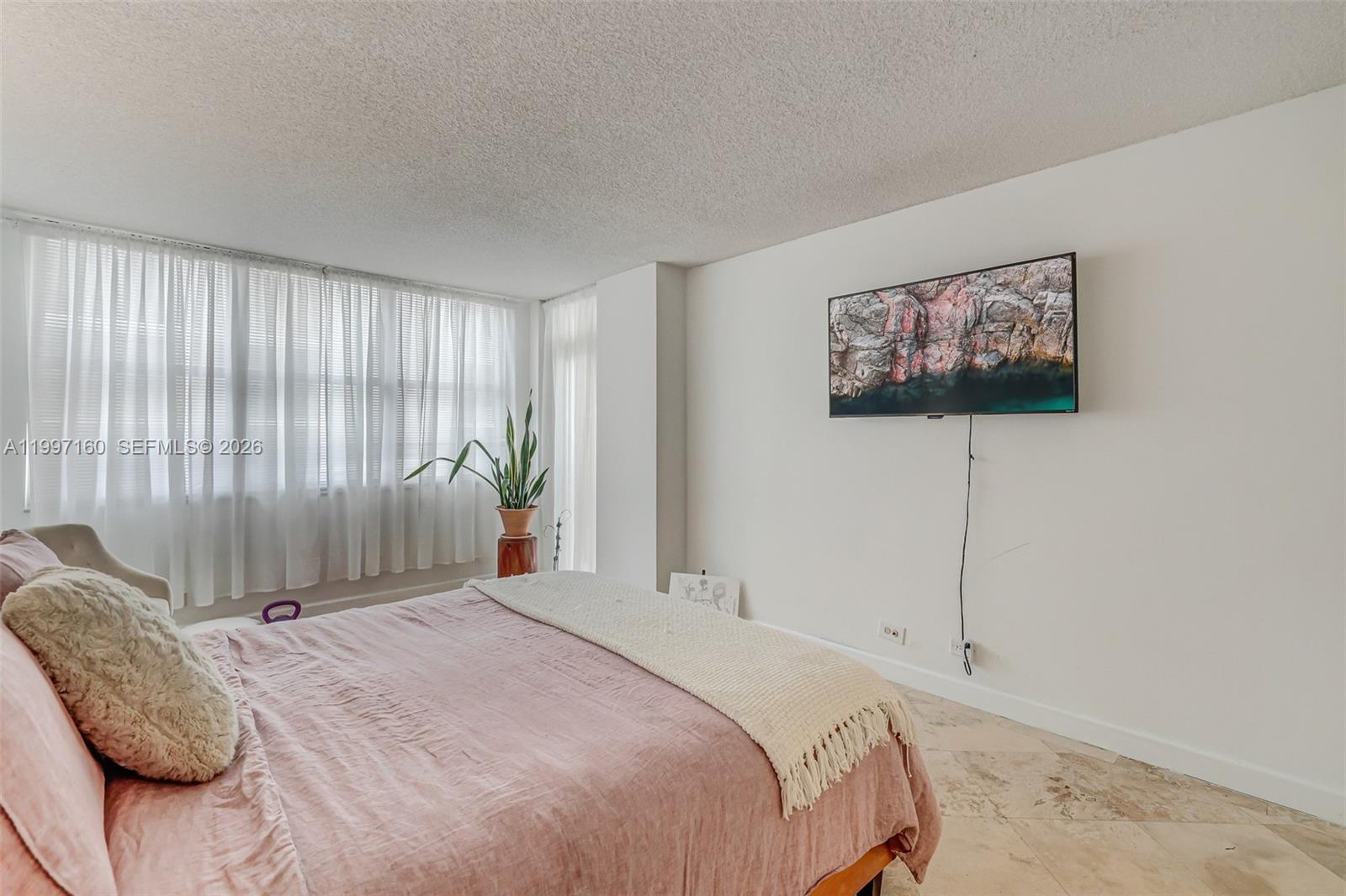 6039 Collins Ave #1607 Miami Beach, FL 33140