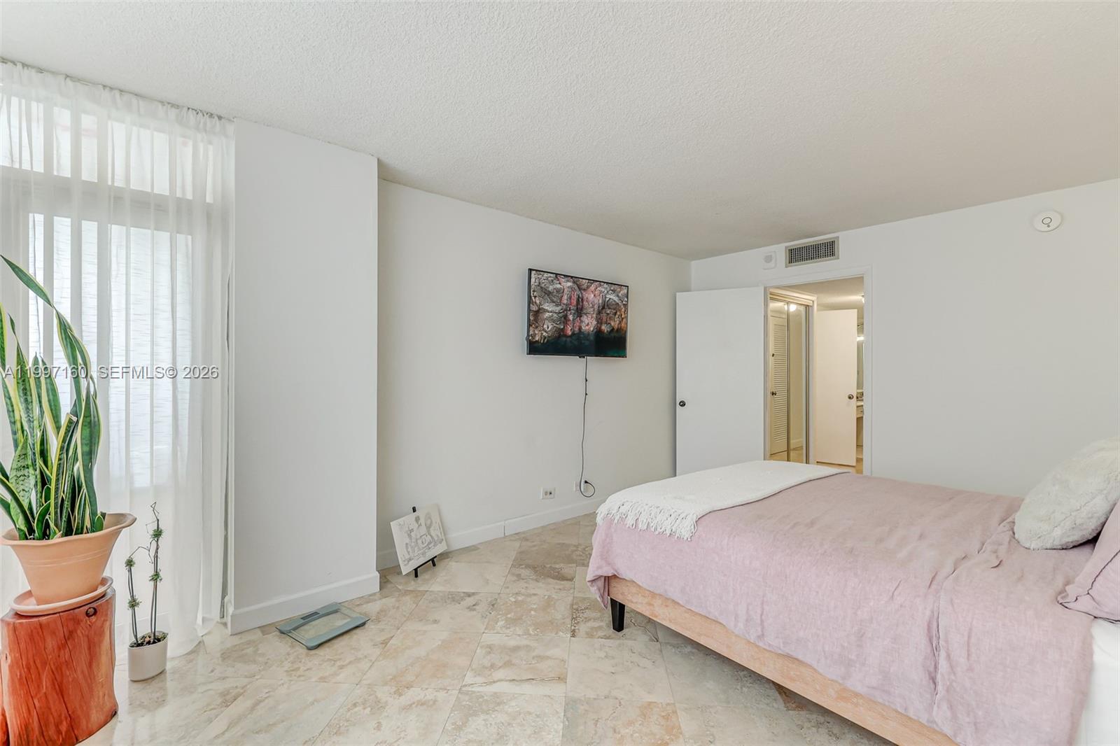 6039 Collins Ave #1607 Miami Beach, FL 33140