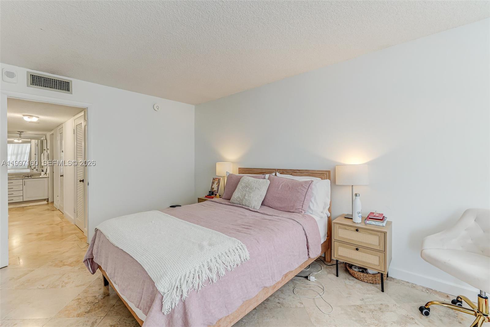 6039 Collins Ave #1607 Miami Beach, FL 33140