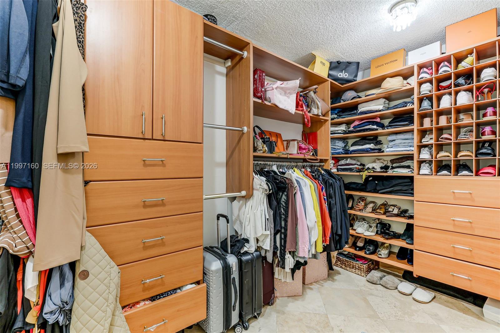 6039 Collins Ave #1607 Miami Beach, FL 33140