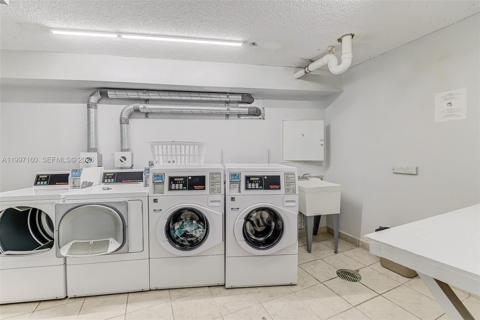 6039 Collins Ave #1607 Miami Beach, FL 33140