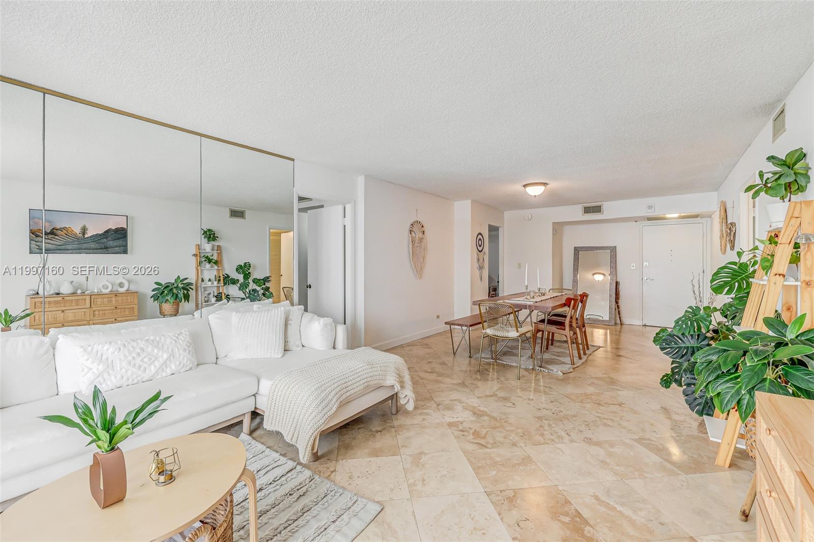 6039 Collins Ave #1607 Miami Beach, FL 33140