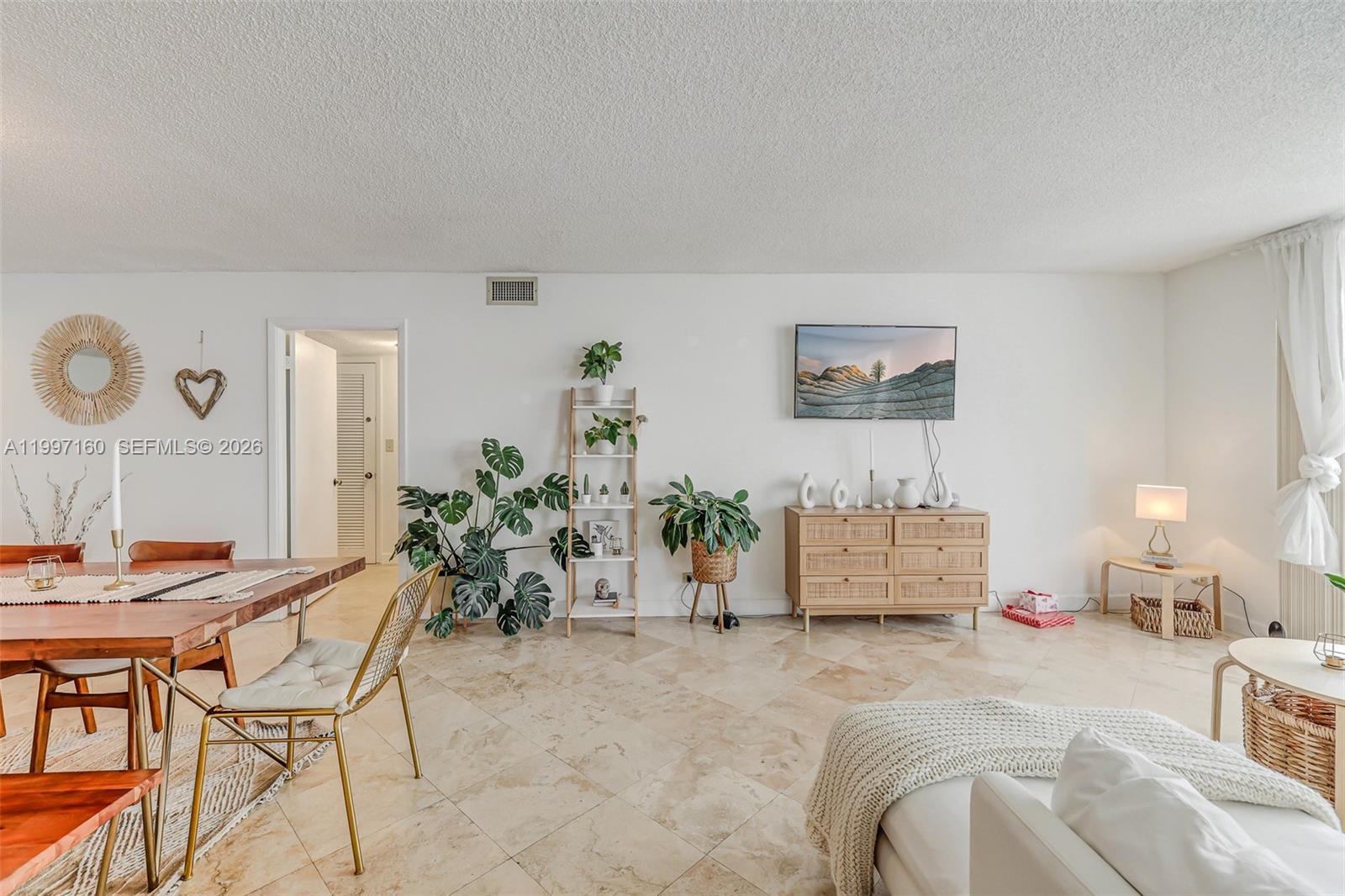6039 Collins Ave #1607 Miami Beach, FL 33140