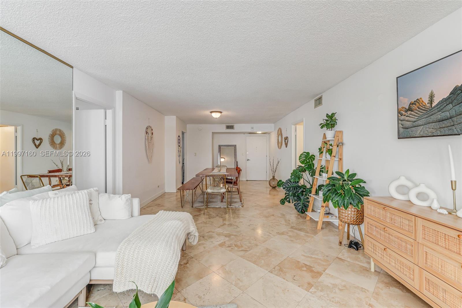 6039 Collins Ave #1607 Miami Beach, FL 33140
