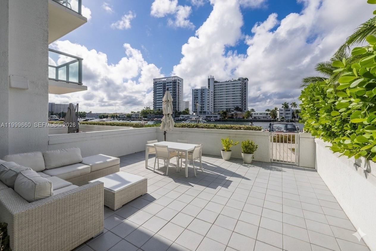 image Eloquence on the Bay32