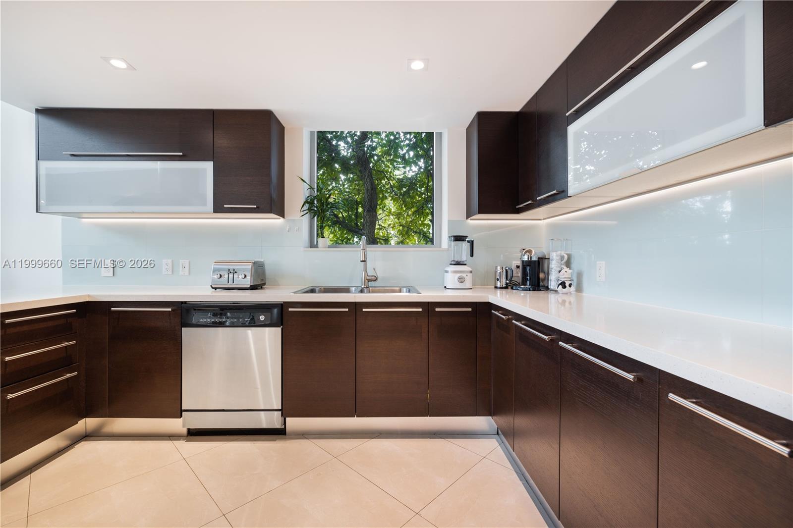 image Eloquence on the Bay5