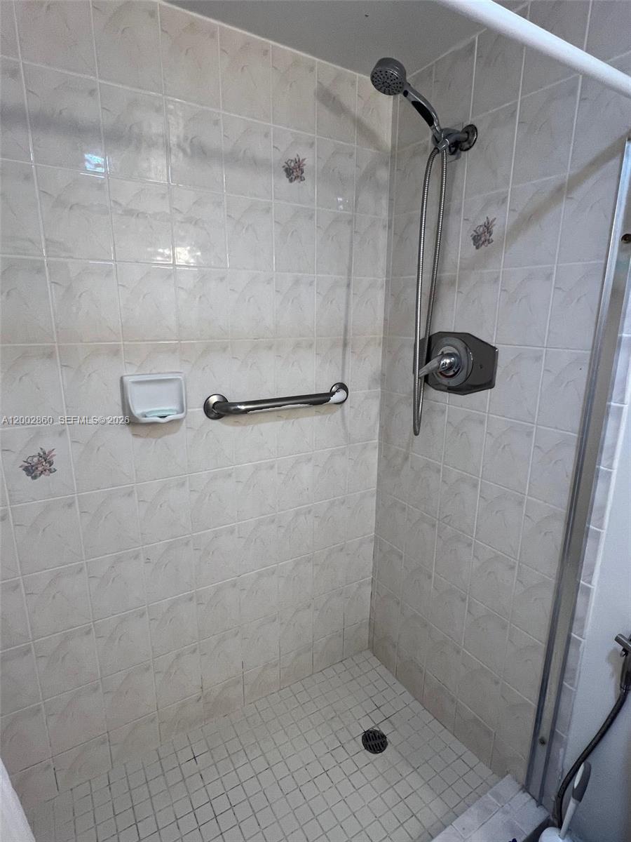 image Arlen House Condo9