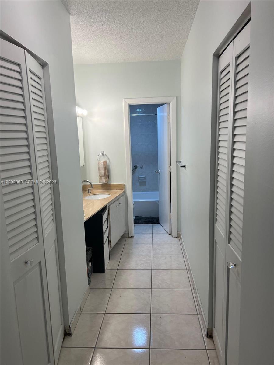 image Arlen House Condo14