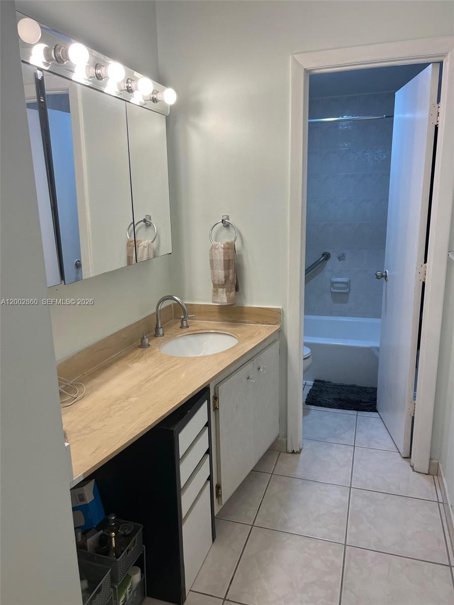 image Arlen House Condo15