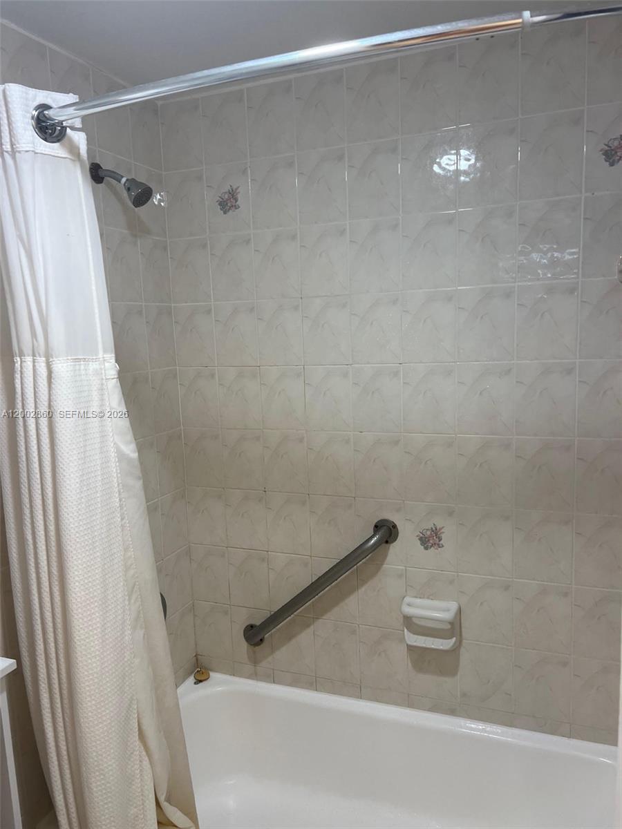 image Arlen House Condo16