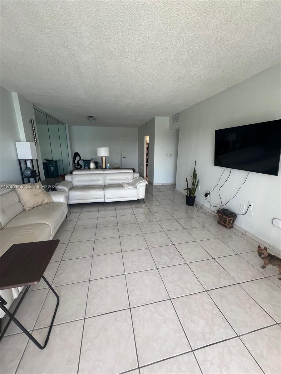image Arlen House Condo19