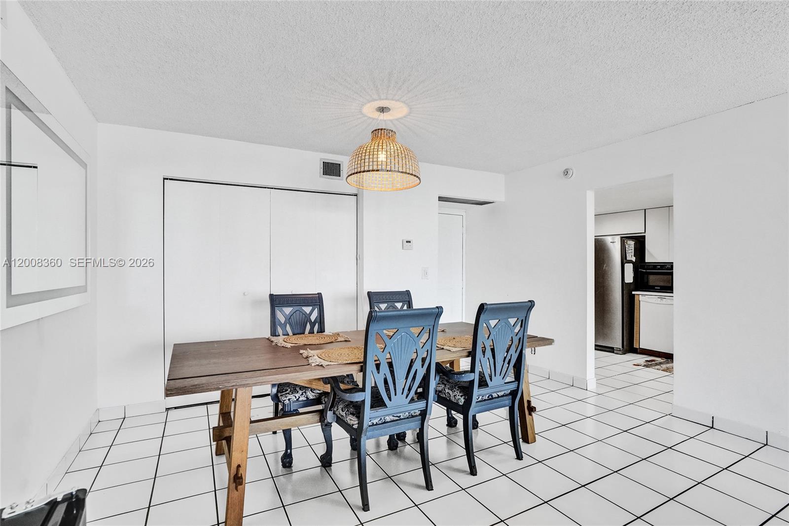 image Arlen House East8