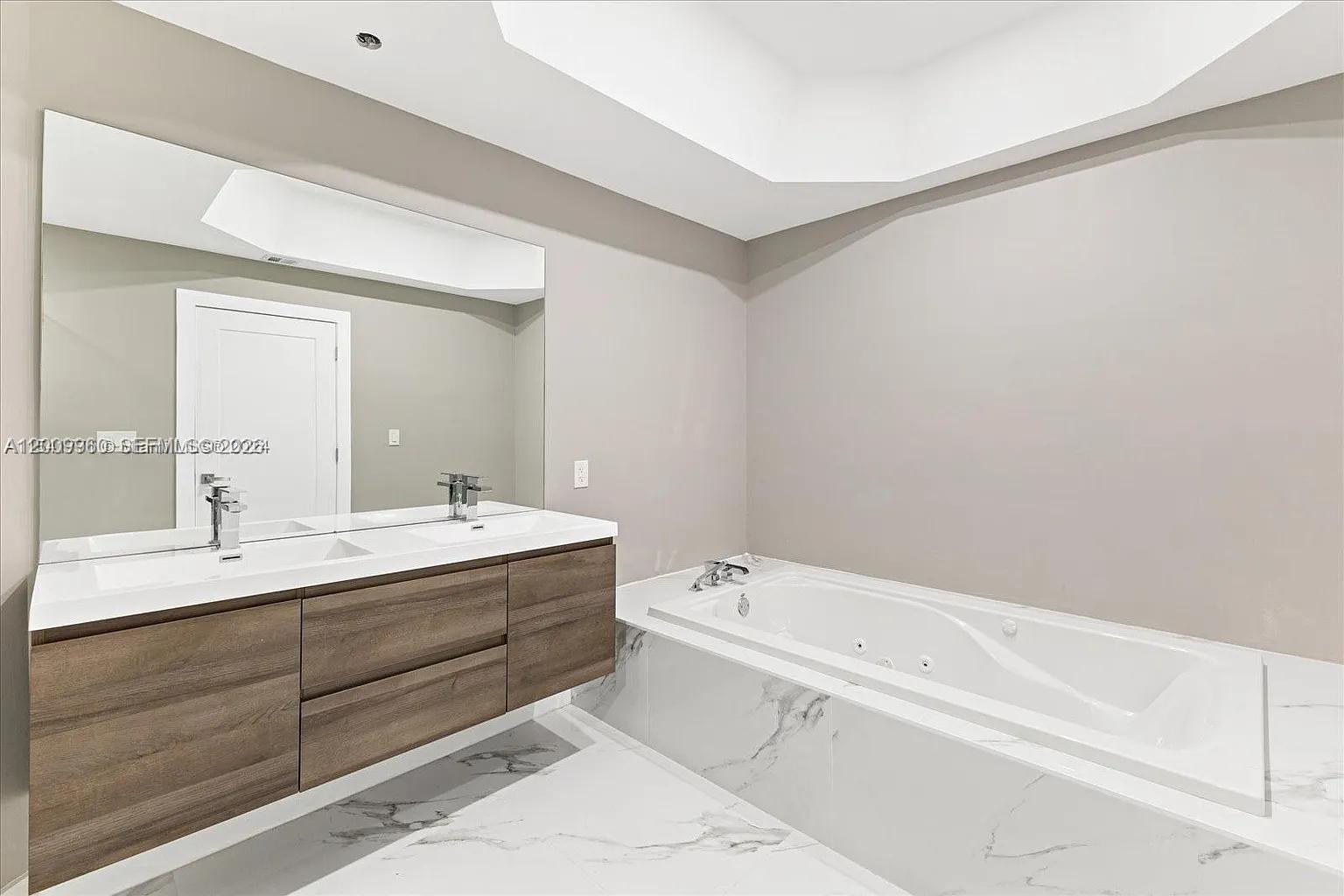 3900 Island Blvd #B408 Aventura, FL 33160