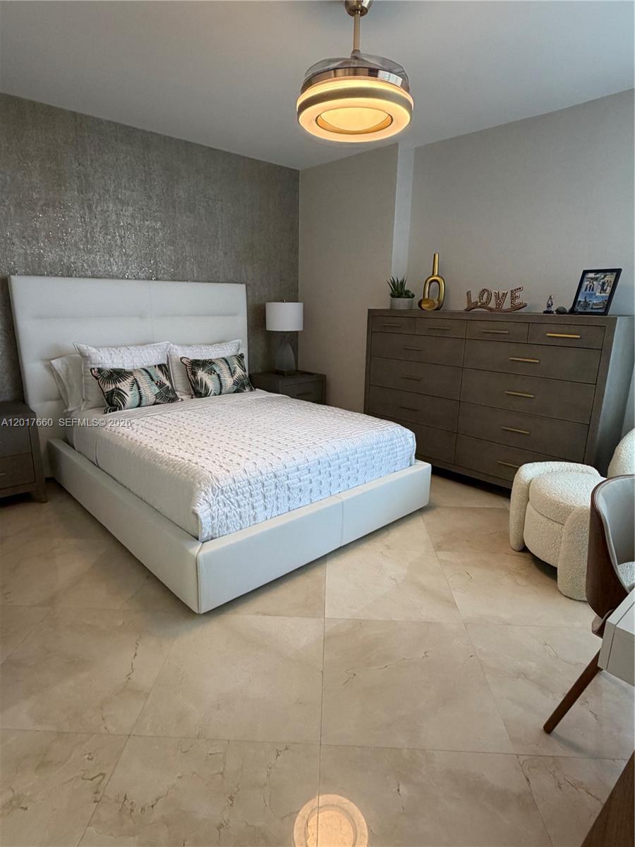 image Beach Club 325