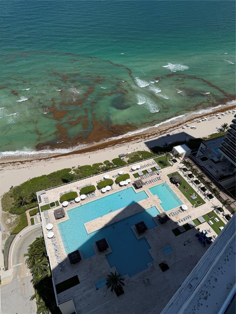 image Beach Club 33
