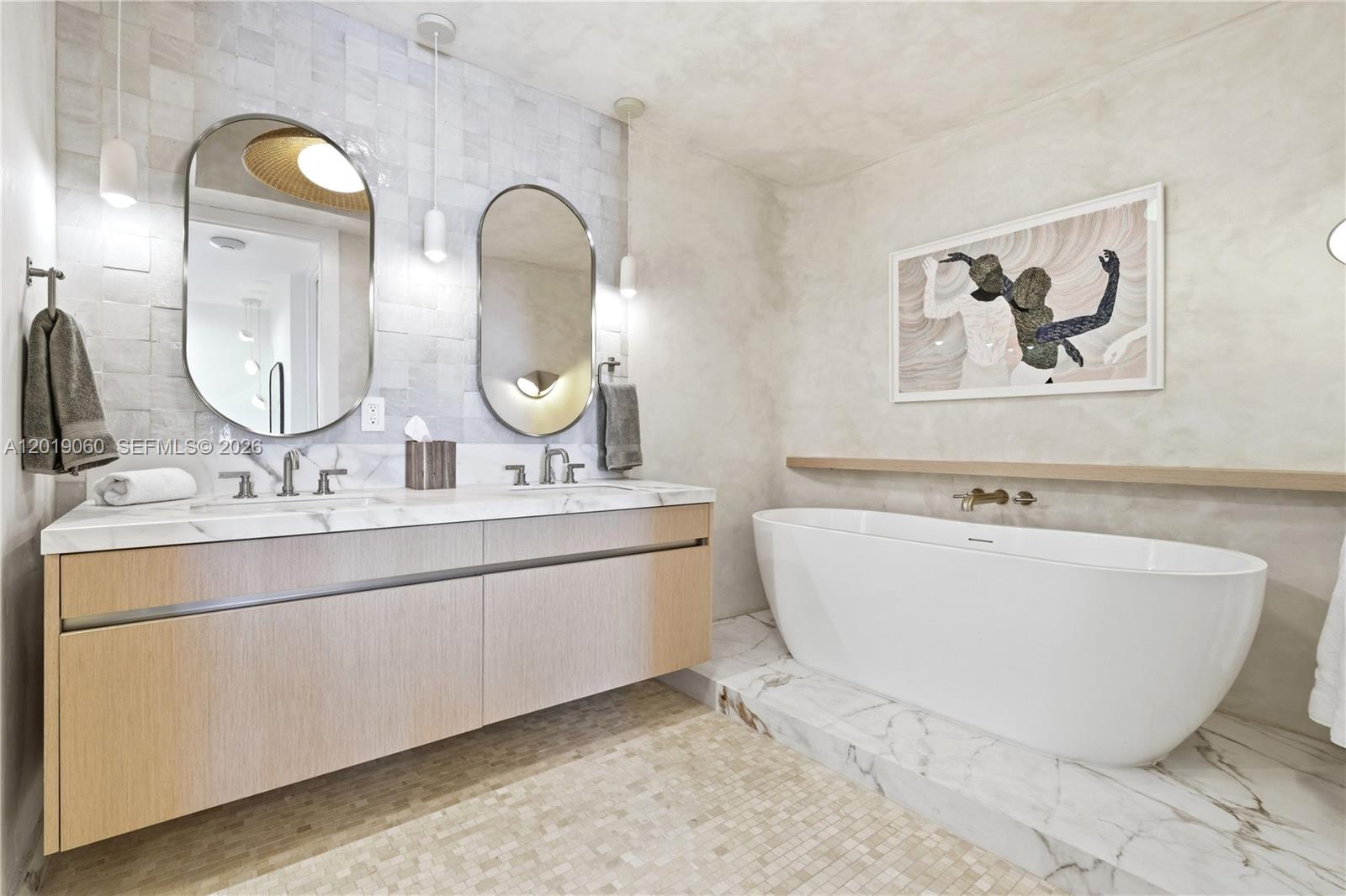 100 S Pointe Dr #1807 Miami Beach, FL 33139