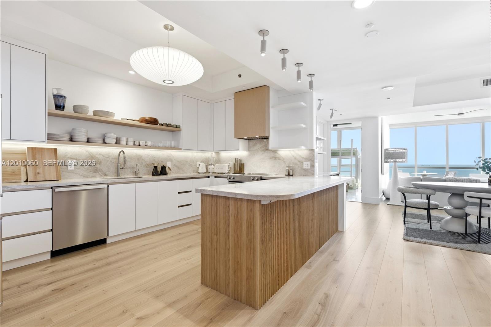 100 S Pointe Dr #1807 Miami Beach, FL 33139